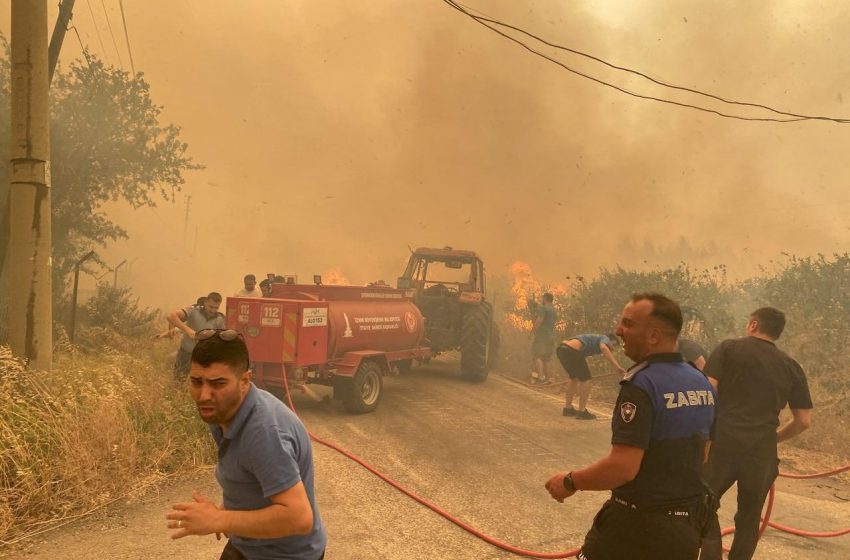  Onda de calor antecipada alimenta incêndios na Turquia e França.