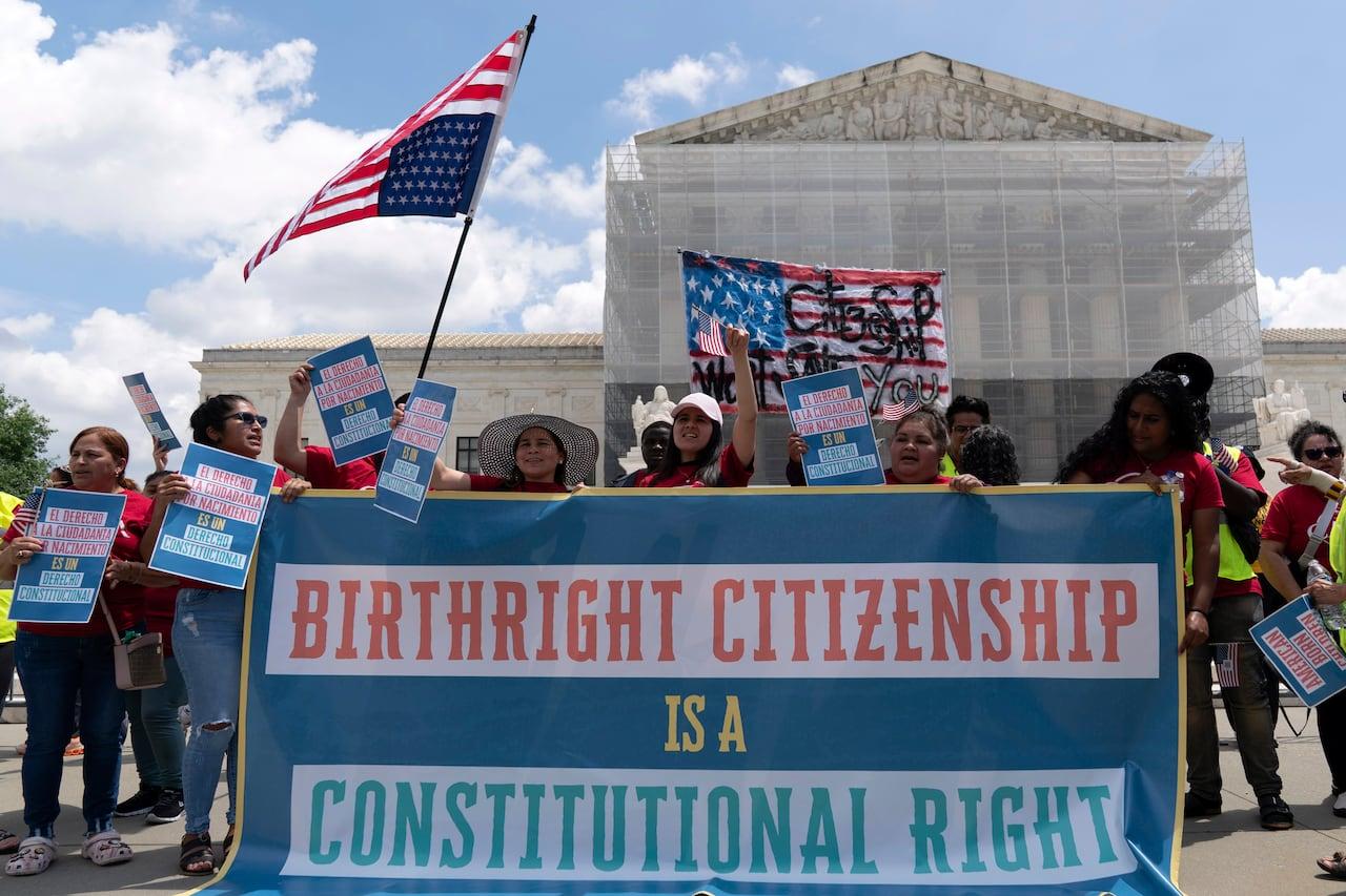 Suprema Corte restringe liminares nacionais no caso Trump.
