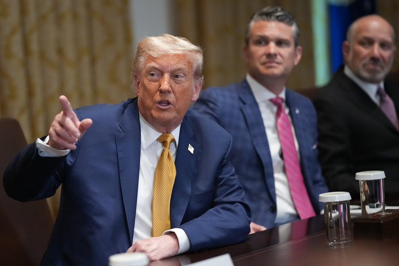 Trump mira mais sete países com novas cartas de tarifas.