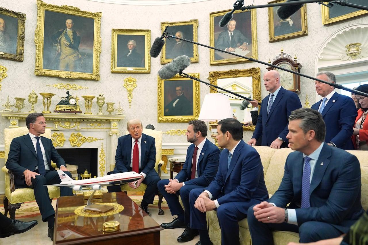 Trump propõe tarifas rigorosas contra a Rússia e acordo rápido com a Ucrânia.