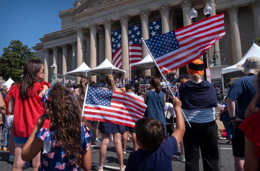 Unindo-se na diversidade: América celebra 249 anos de história.