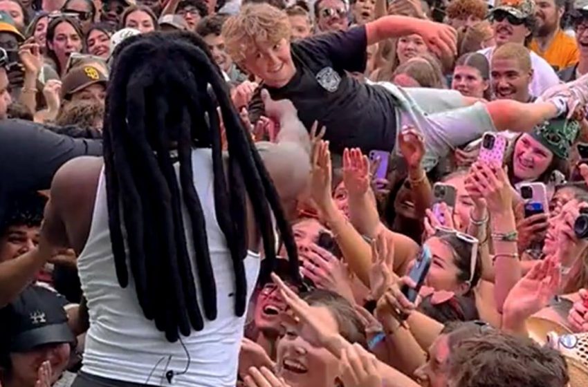  Adolescentes fazem crowd surfing para encontrar Shaboozey no Osheaga.