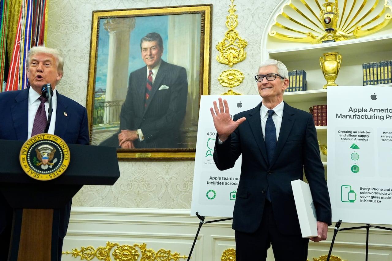 Apple planeja investimento de US$ 100 bilhões em manufatura nos EUA.