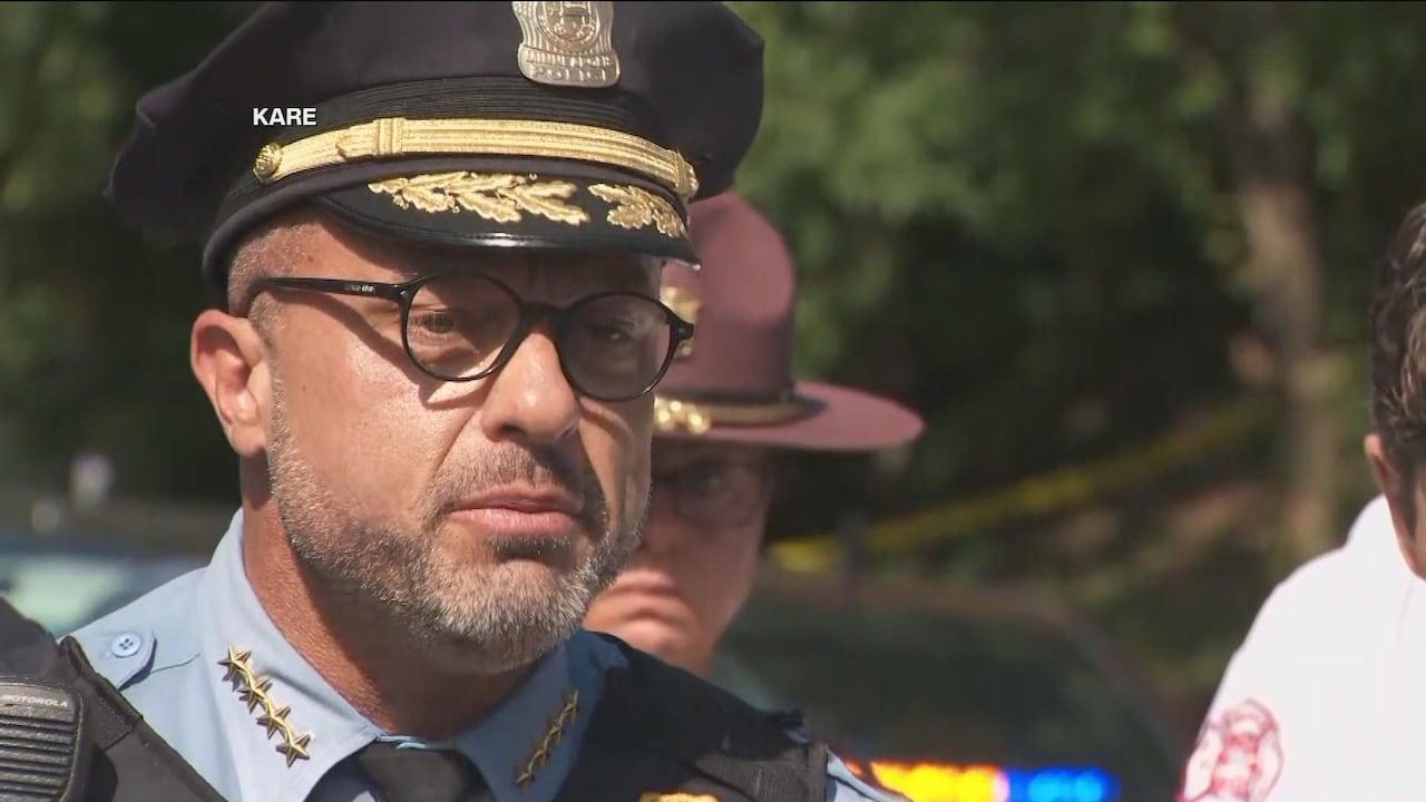 Atirador faz disparos em igreja de Minneapolis com crianças dentro.