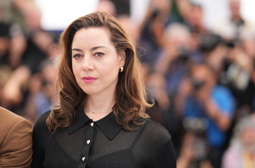  Aubrey Plaza revela sua jornada emocional após a morte do marido.