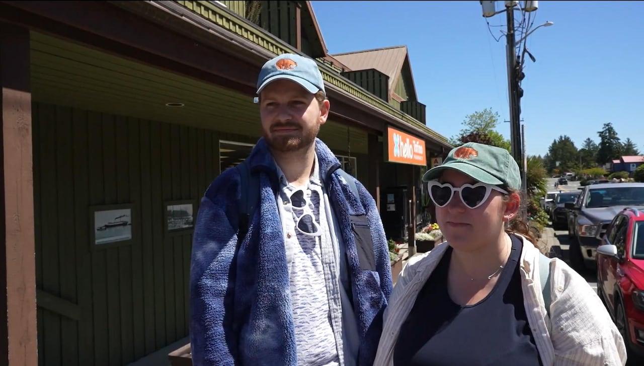Aviso de tsunami em Tofino: reações locais e de turistas.