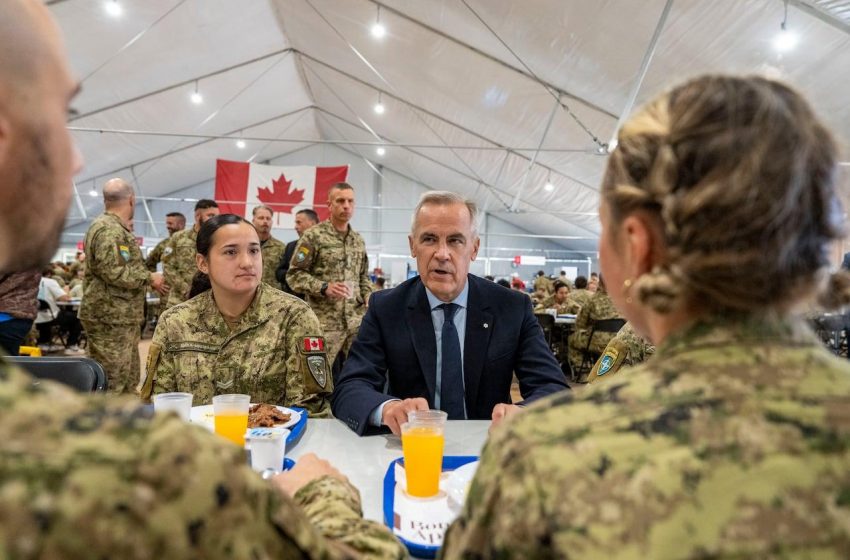 Canadá aumenta equipamentos militares para missão prolongada na Letônia.
