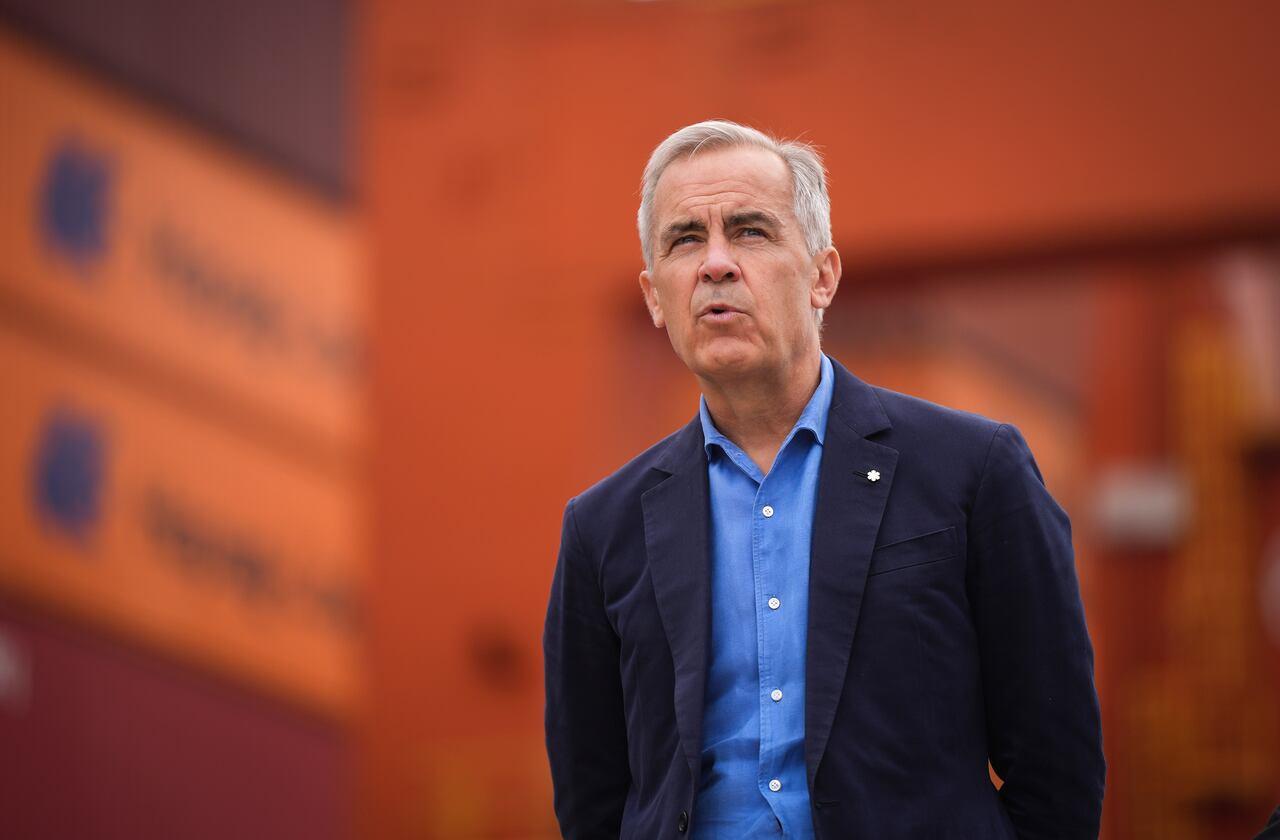 Carney anuncia apoio de $1 bilhão para a indústria de madeira.