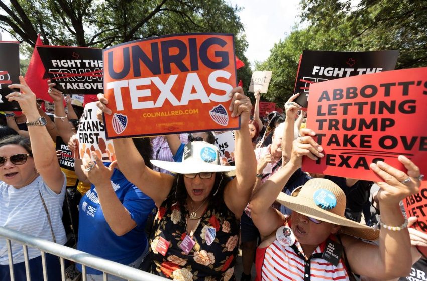 Democratas do Texas voltam enquanto Trump mira estratégia de votação pelo correio.