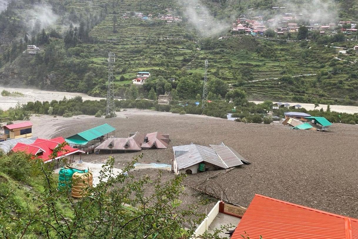 Deslizamento devastador no Himalaia: causas da destruição reveladas.