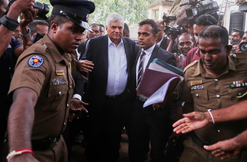  Ex-presidente do Sri Lanka é preso por desvio de fundos públicos.