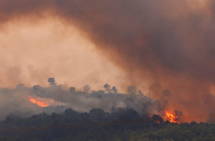 Fires devastam sul da França, destruindo lares e vidas.