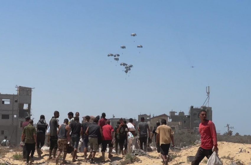 Forças Canadenses realizam airdrop histórico de ajuda em Gaza.