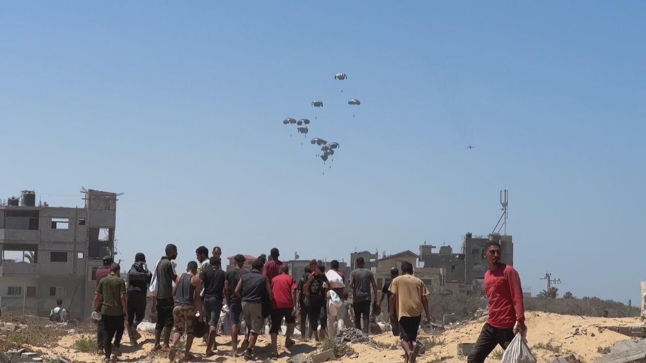 Forças Canadenses realizam airdrop histórico de ajuda em Gaza.