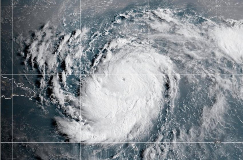  Furacão Erin se intensifica após fortes chuvas no Caribe.