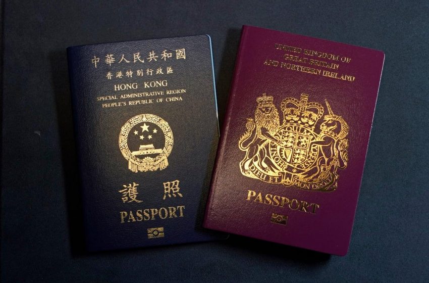  Hong Kong revoga passaportes e corta fundos a ativistas.