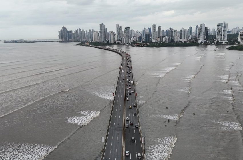 Imagens impressionantes mostram devastação de grande terremoto no Pacífico.