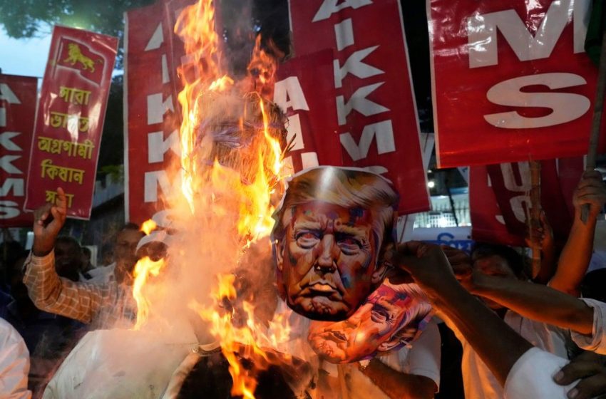 Índia enfrenta tarifa de 50% de Trump: mudança nas relações EUA.