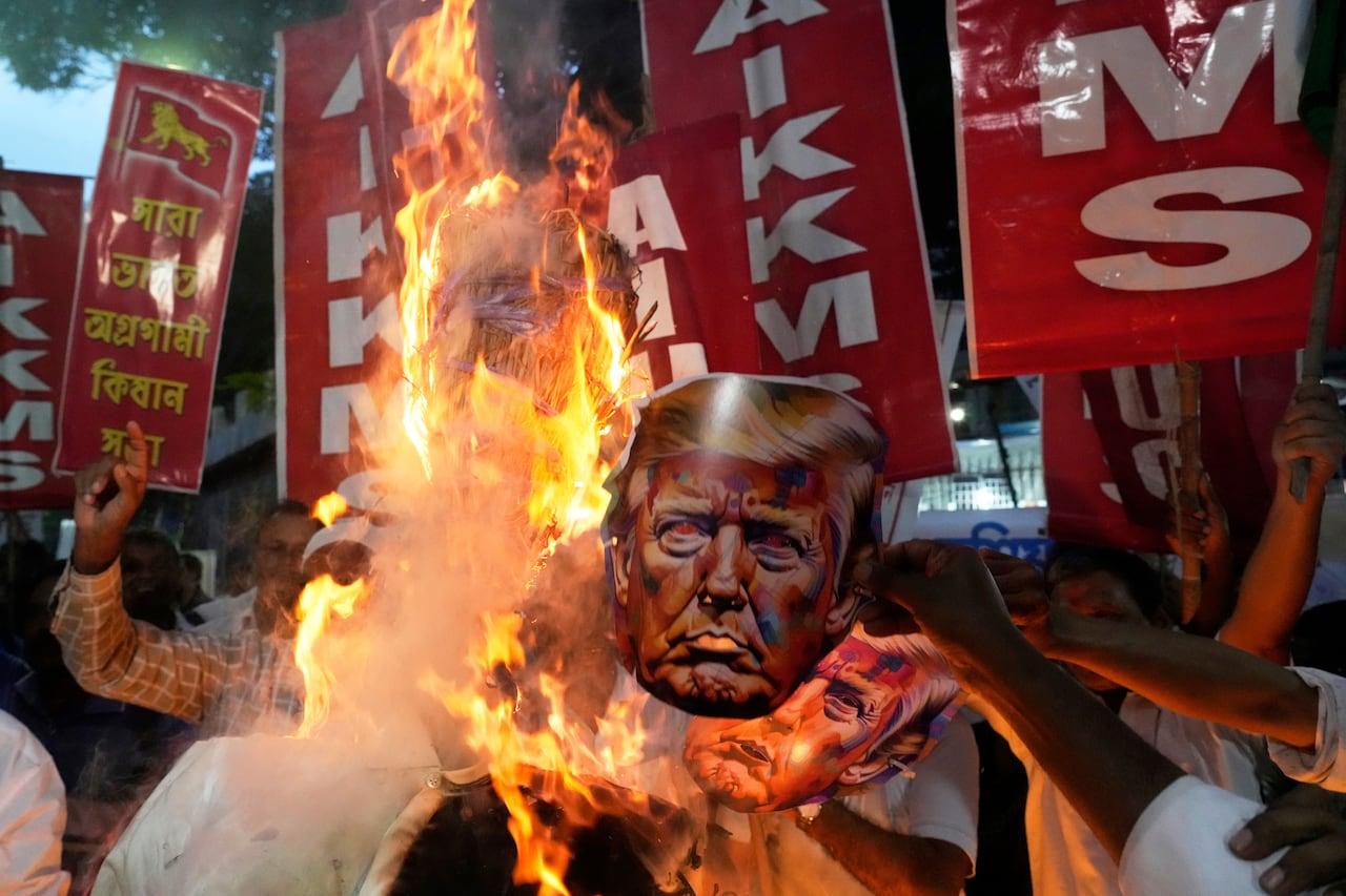 Índia enfrenta tarifa de 50% de Trump: mudança nas relações EUA.