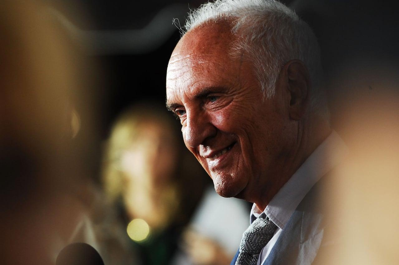 Lendário ator Terence Stamp falece aos 87 anos.