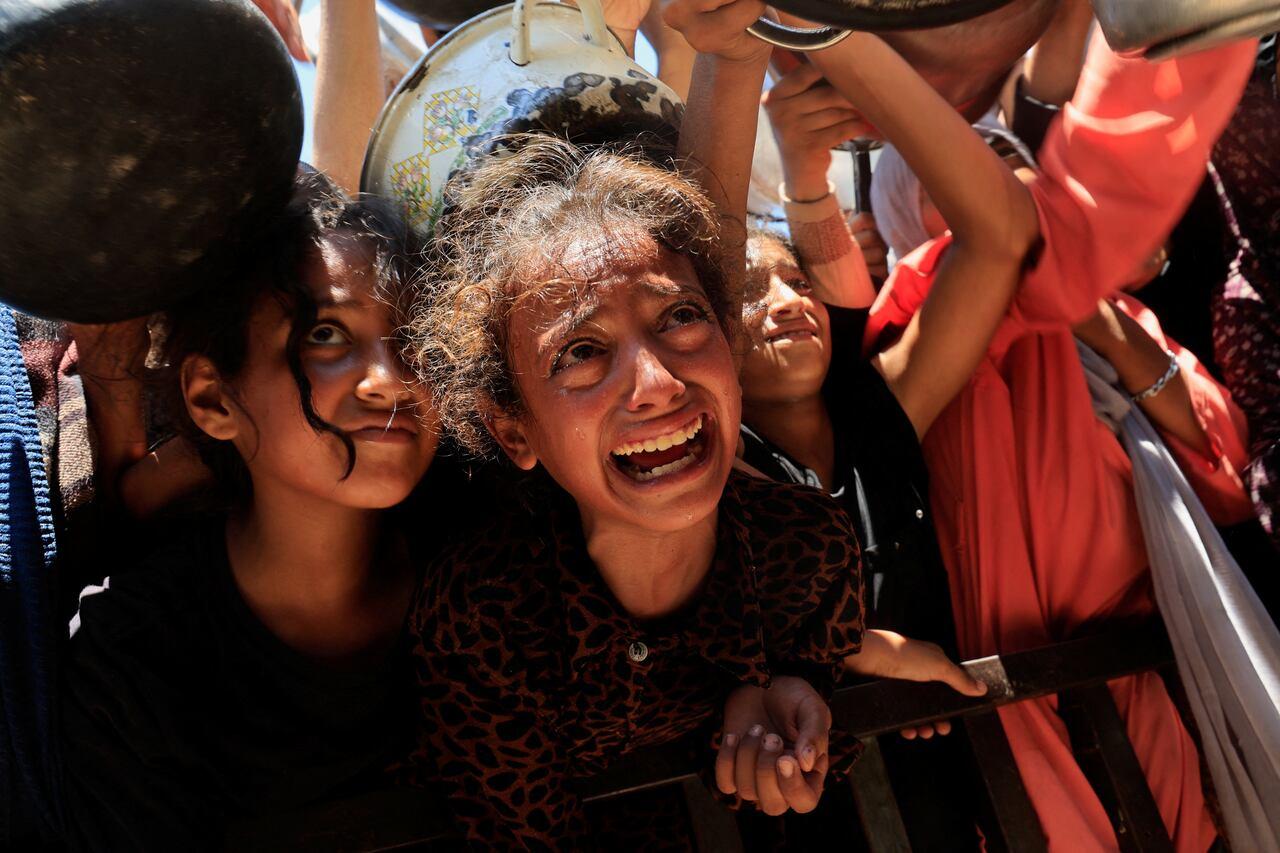 Mortes por fome aumentam em Gaza com acesso a ajuda reduzido.