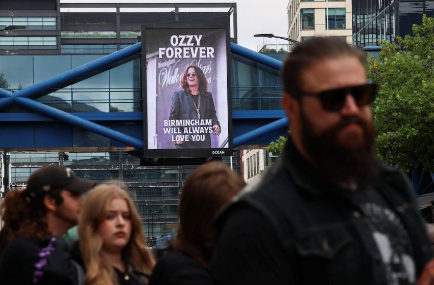  Ozzy Osbourne é homenageado pela família e fãs emocionados.
