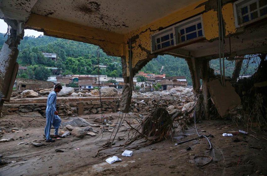  “Pakistan enfrenta riscos críticos de enchentes com mortes acima de 270”