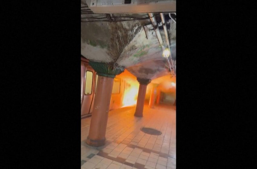 Passageiros escapam de fumaça e fogo em trem de Nova Jersey.