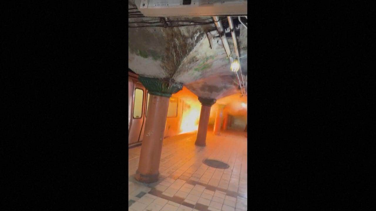 Passageiros escapam de fumaça e fogo em trem de Nova Jersey.