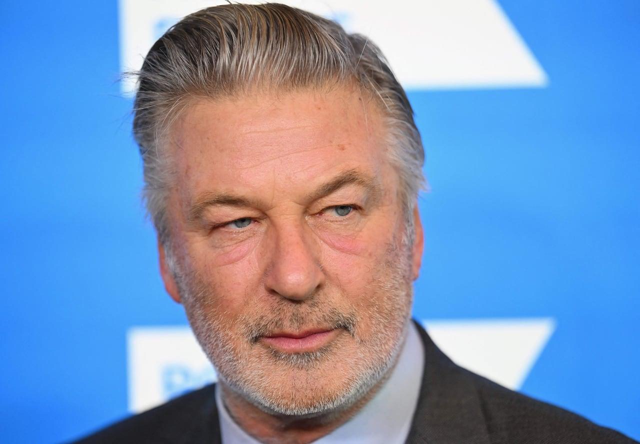 Processo por prisão maliciosa de Alec Baldwin é arquivado.