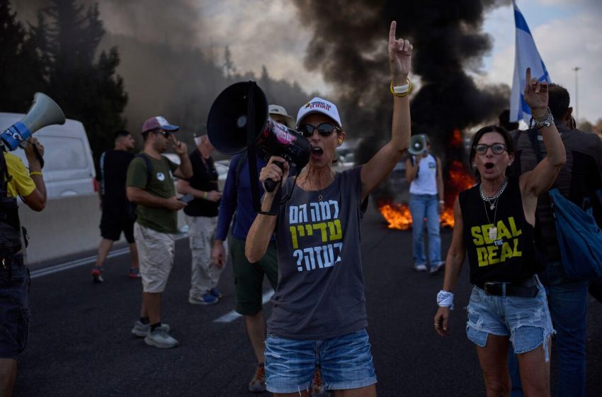 Protestos em Israel crescem por resolução da guerra em Gaza.