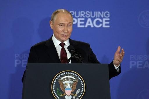  Putin faz advertência severa à Europa em meio a tensões.
