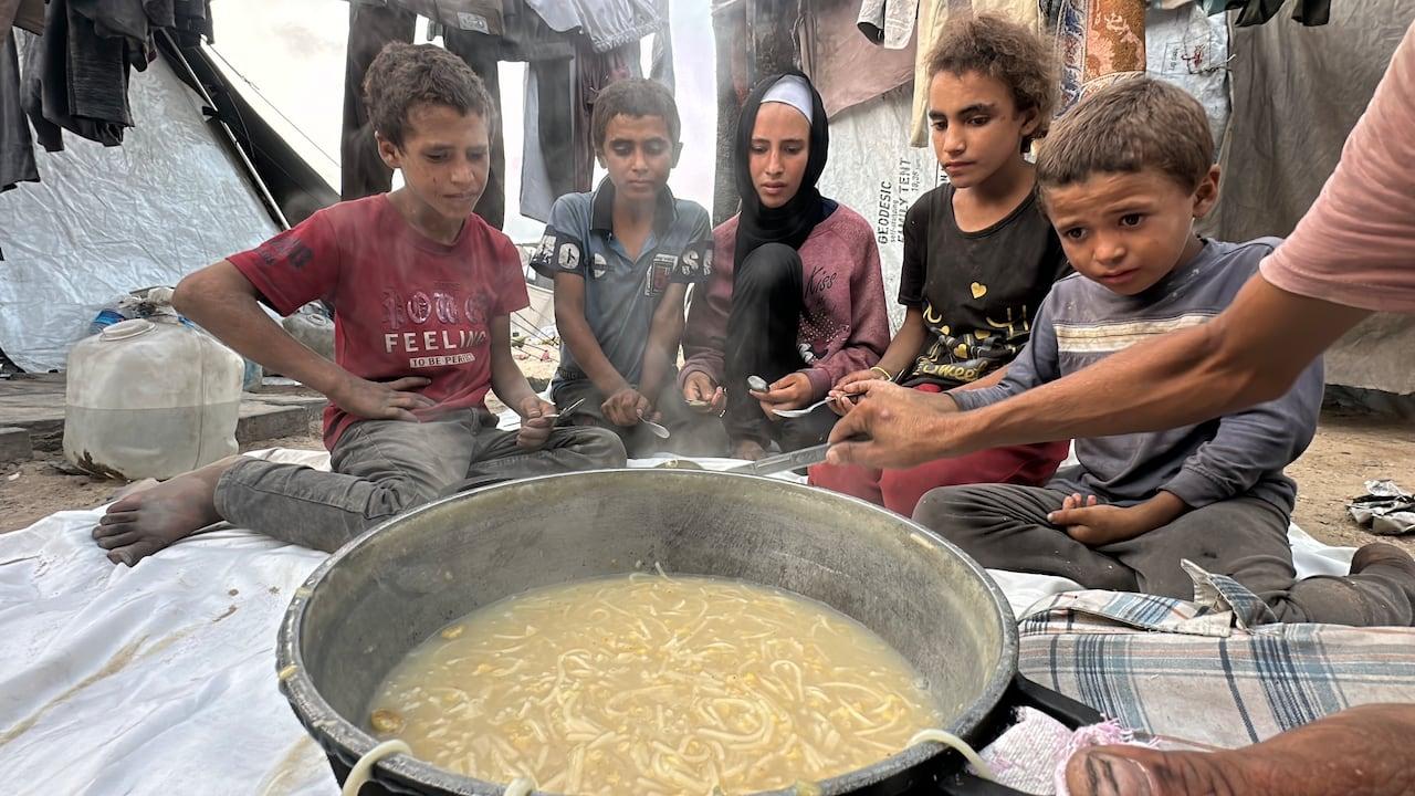Resiliência alimentar: Enfrentando desafios culinários em Gaza.