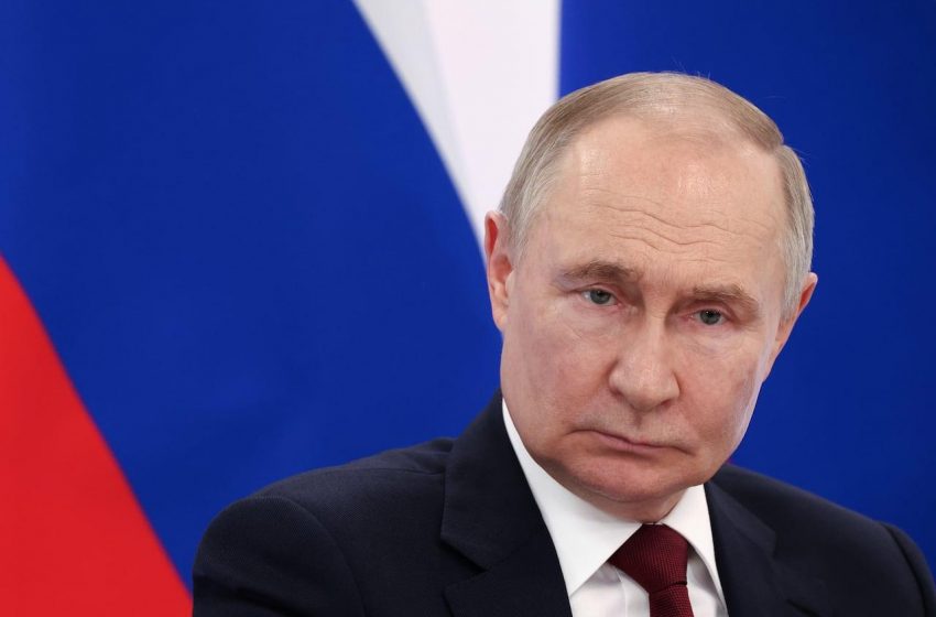  Rússia recomenda cautela após ordem de Trump sobre submarinos nucleares.