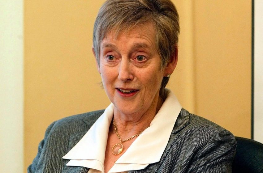  Stella Rimington, pioneira chefe do MI5, falece aos 90 anos.