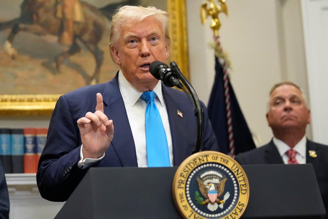 Tarifas de emergência de Trump enfrentam importante batalha judicial.