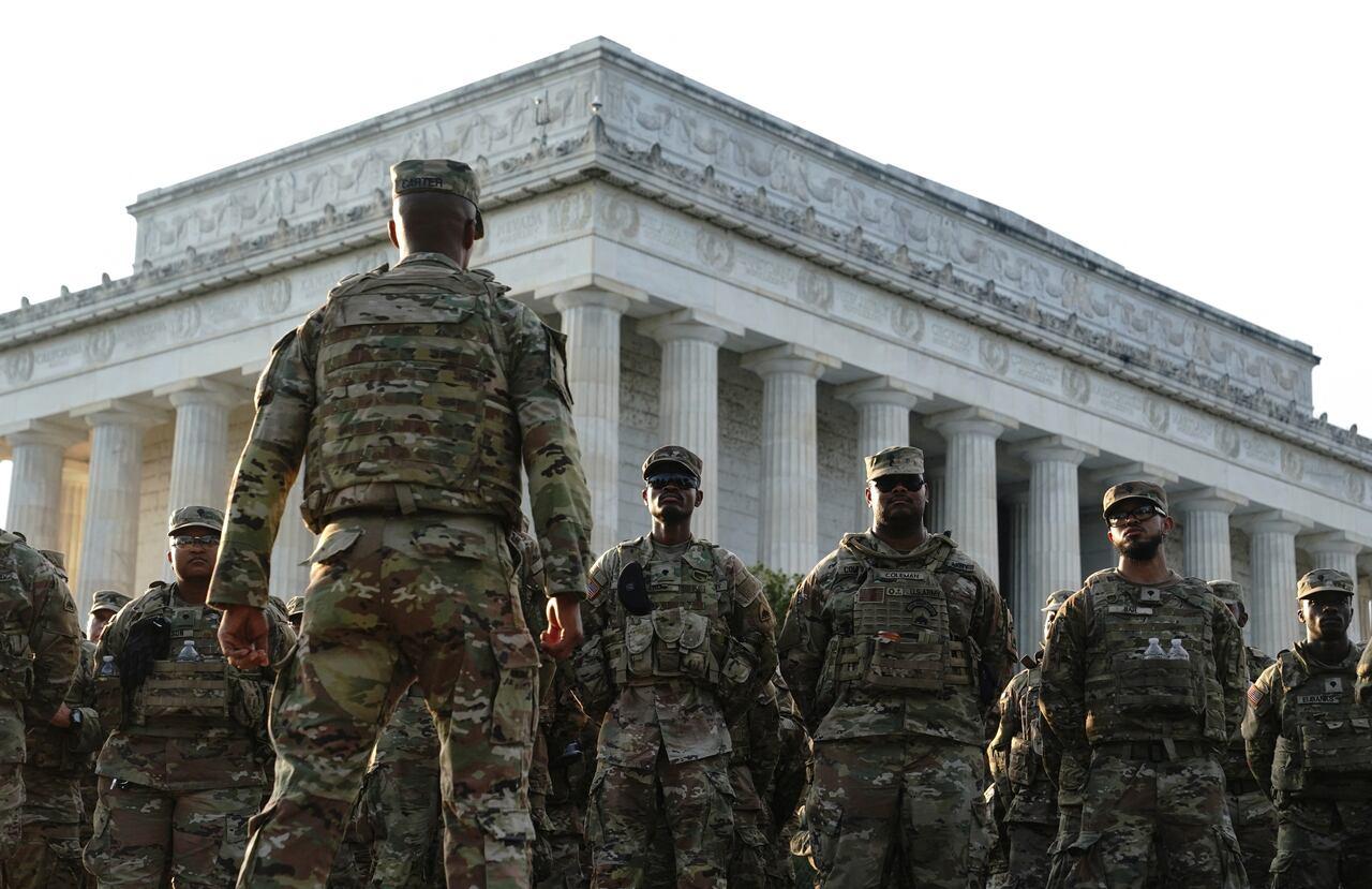 Tropas Adicionais Enviadas a Washington Durante Repressão de Trump