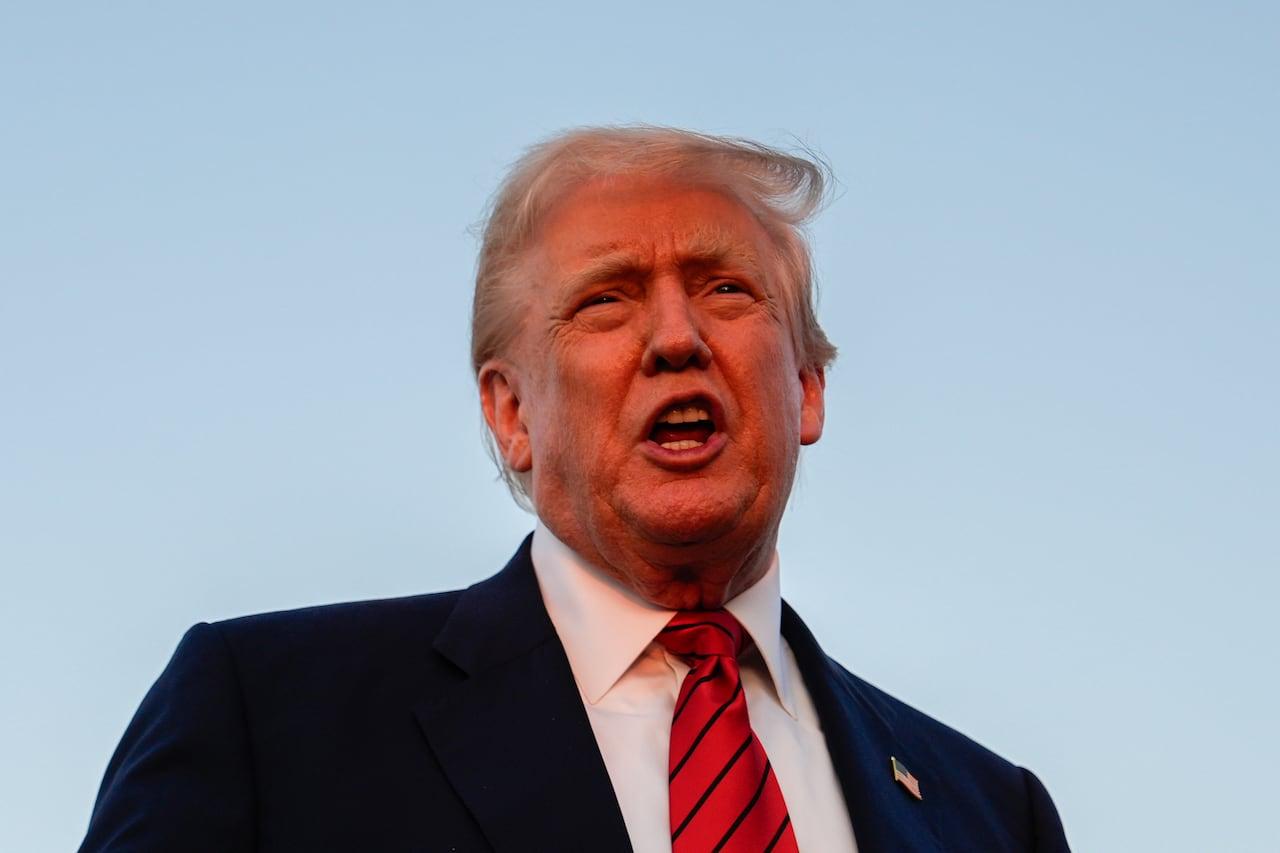 Trump impõe sanções a juiz canadense do TIC, agravando tensões.