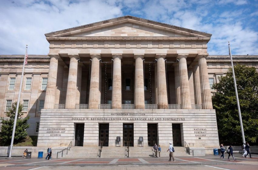  Trump intensifica ataques nas redes sociais a museus do Smithsonian.