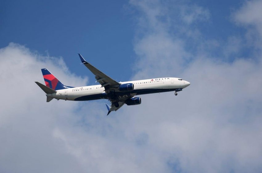 Turbulência em voo da Delta fere 25 e força pouso de emergência.