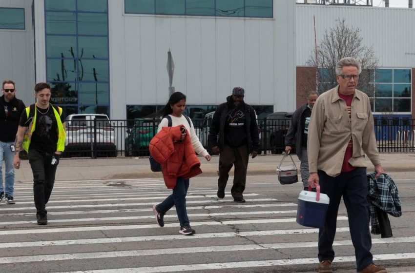  Whitmer discute mudanças críticas de tarifas para empregos automotivos em Michigan.