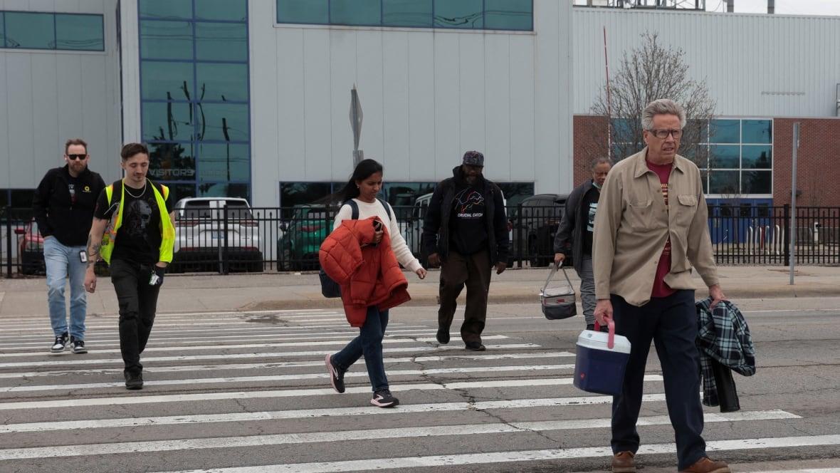 Whitmer discute mudanças críticas de tarifas para empregos automotivos em Michigan.