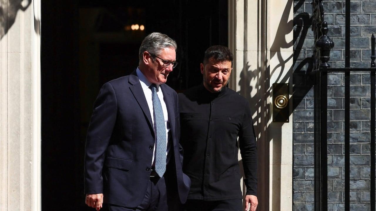 Zelenskyy e Starmer planejam antes da cúpula Trump-Putin no Alasca.