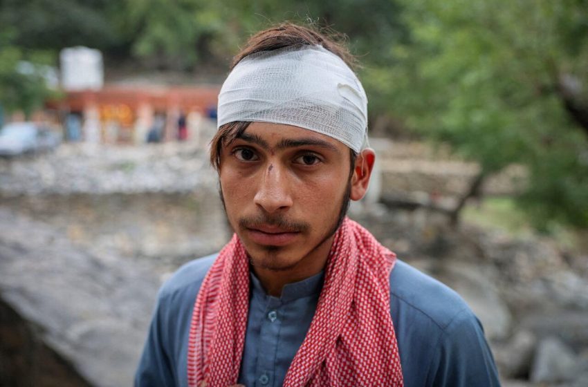 Afegãos relatam dor e perdas após terremoto devastador.