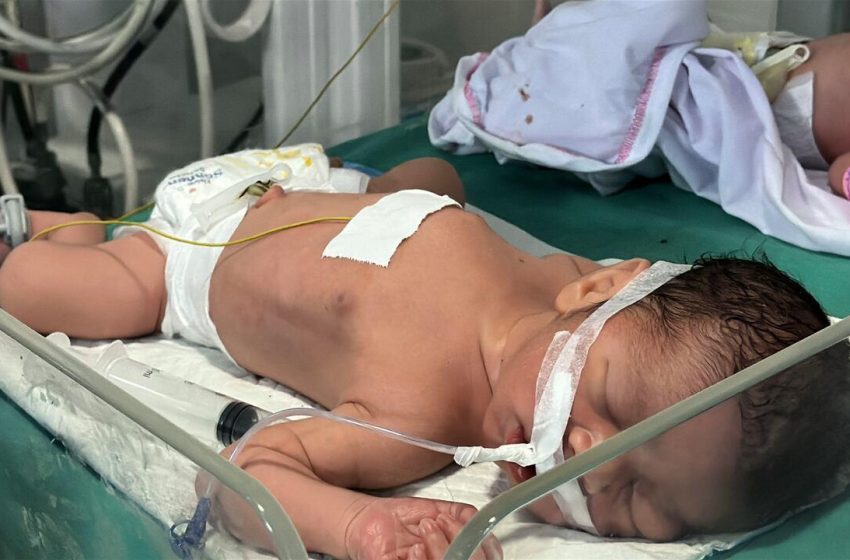  Ataque trágico em Israel leva pais, bebê milagre sobrevive em Gaza.