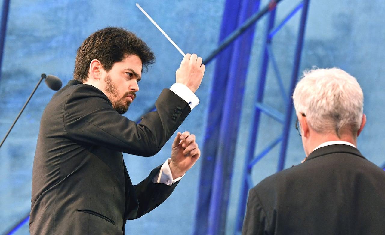 Festival de música cancela apresentação do maestro israelense no conflito de Gaza.