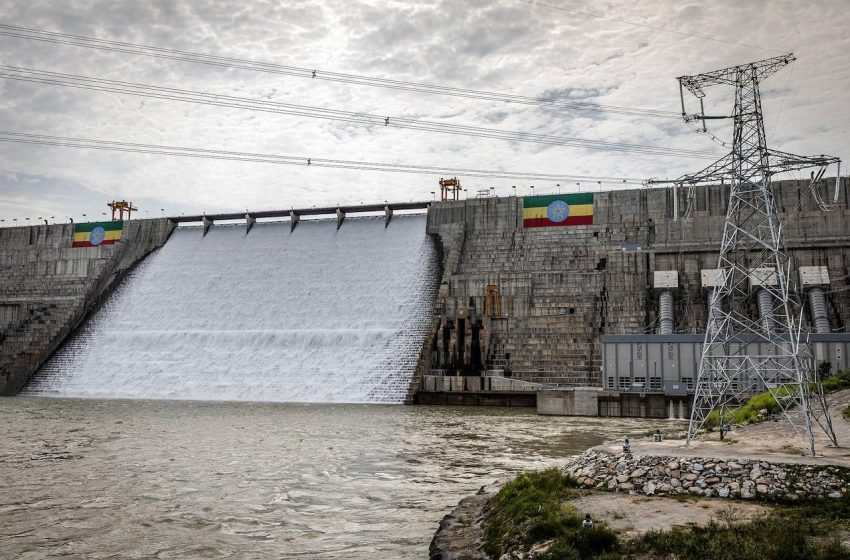 Translate this title: “A Grande Barragem da Etiópia: Esperança de Progresso, Medo do Egito”.